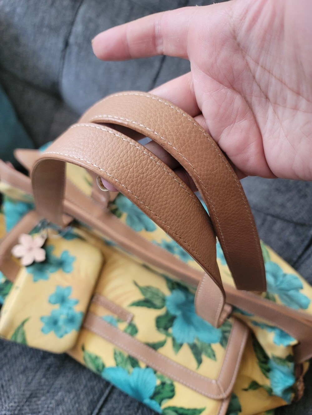 Caribbean Joe Hawaiian Floral Weekender With Accessories - Picture 5 of 16